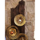 Περίεργο φωτιστικό δαπέδου από ξύλο και μέταλλο, λεπτομέρεια