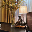 Εντυπωσιακό φωτιστικό σαλονιού με αγαλματίδιο παιδί με σκύλο