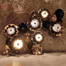 Φωτιστικό τοίχου χειροποίητο με μεταλλικά λουλούδια.