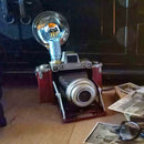 Επιτραπέζιο φωτιστικό που μοιάζει με φωτογραφική μηχανή