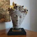 Χειροποίητο φωτιστικό σαλονιού με γλυπτό.