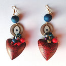 Κρεμαστά σκουλαρίκια με μάτι και κόκκινη καρδιά.