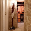 Ξύλινο φωτιστικό δαπέδου με αθλήτρια ενόργανης γυμναστικής