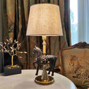 Λαμπατέρ σαλονιού με ξύλινο αλογάκι και μπορύτζο