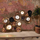 Μοντέρνο φωτιστικό τοίχου με μεταλλικά λουλούδια.