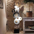 Περίεργο φωτιστικό δαπέδου με κύκλους