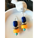 Κρεμαστά σκουλαρίκια με κίτρινη, μπλε και τιρκουάζ χάντρα.