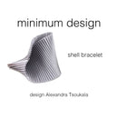 Εντυπωσιακό βραχιόλι ασημί για βραδινό look.